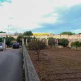Per visitare ci� che si trova all�interno delle mura, dobbiamo circumnavigare la parete per girare prima in via Fumagalli e dopo in via Ardito. Ci ritroviamo cos� davanti a un cancello che ci viene aperto dal signor Giovanni Biasi, proprietario del suolo da svariati decenni